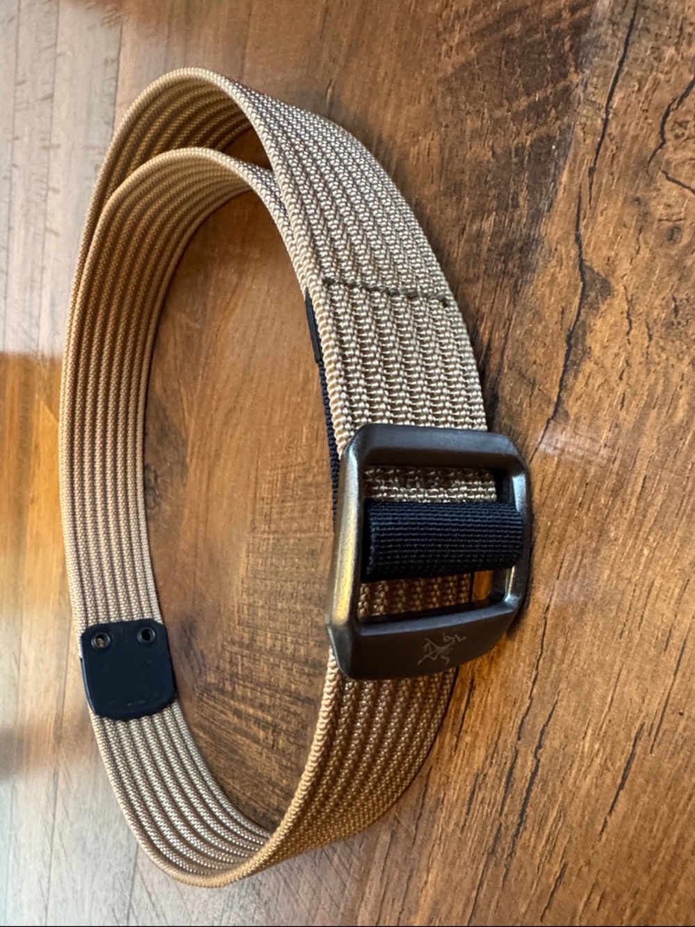 Men’s Arc’teryx brand web belt in size medium. ( light brown khaki color)